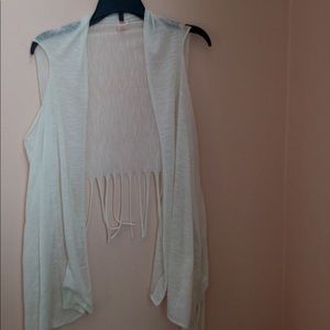 cover up with fringe ends in •white or black